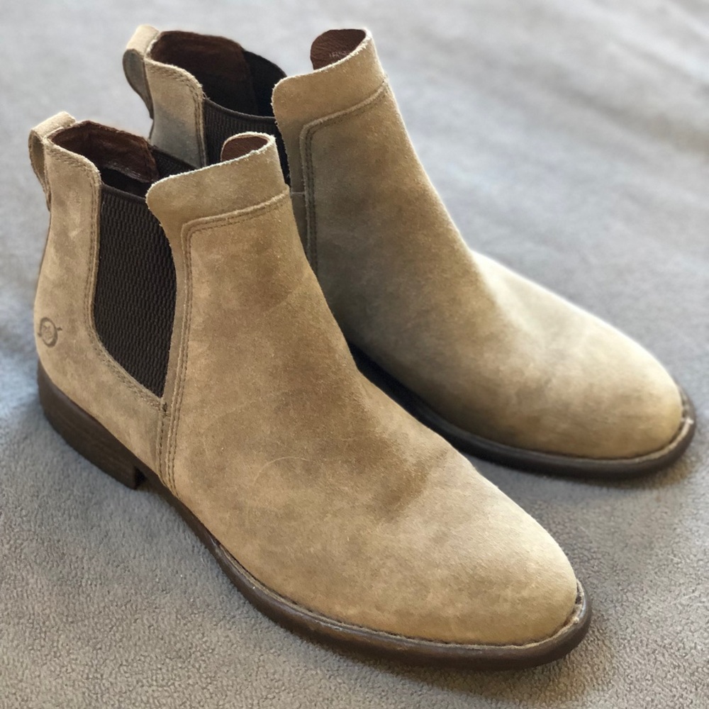 Women’s Born Chelsea shoe boot.